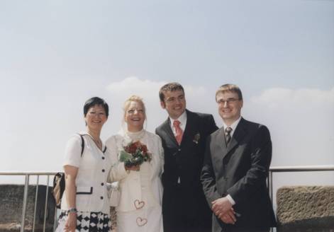 Mit Trauzeugen auf dem Dach der Plesse